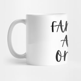 Familia ante omnia Mug